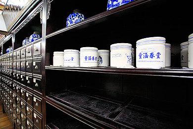 《铁甲飞龙VR》官推：制作人死了 同事辟谣：还活着